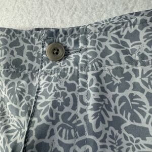 Pro Tour Coolplay Golf Shorts 36 light gray with dark gray floral print
